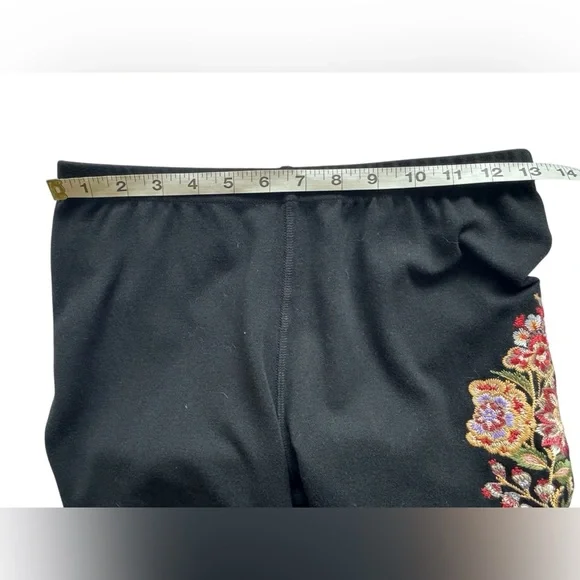 Paparazzi Black Floral Embroidery Leggings Size Small - Picture 9 of 11